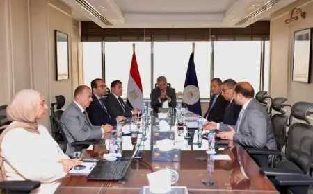 وزير السياحة يراقب تقدم نظام مدفوعات الشركات CPS وتحديث منصة رحلة المستقبلية