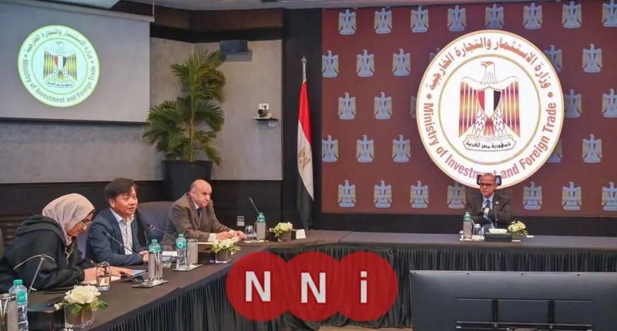 وزير الاستثمار يناقش خطط التوسع الاستثماري وزيادة المكون المحلي مع قيادات سامسونج وإل جي