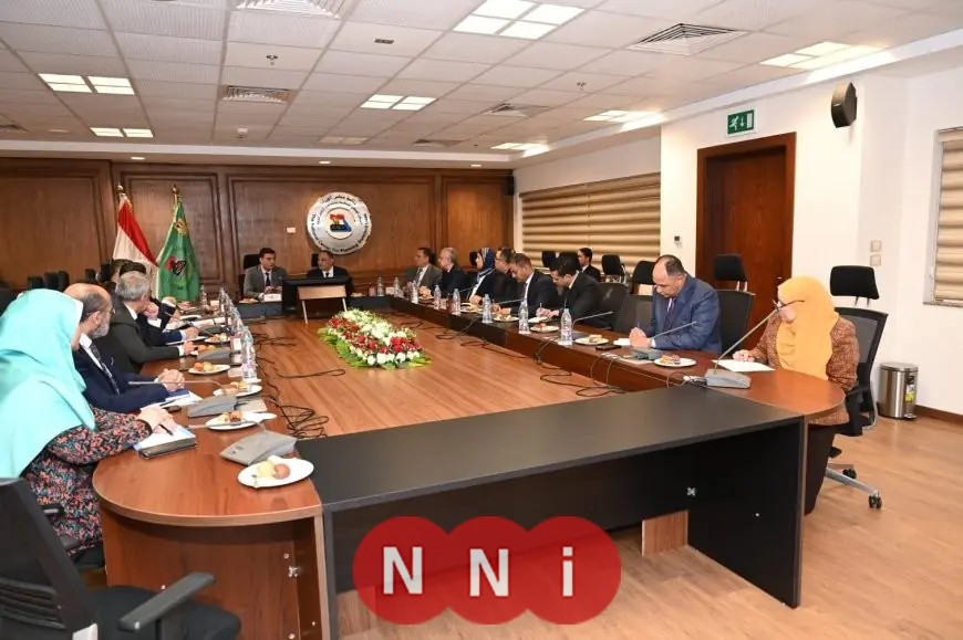 وزير الصناعة يدرس تحسين حوكمة الأراضي الصناعية وتبسيط الإجراءات لجذب المستثمرين