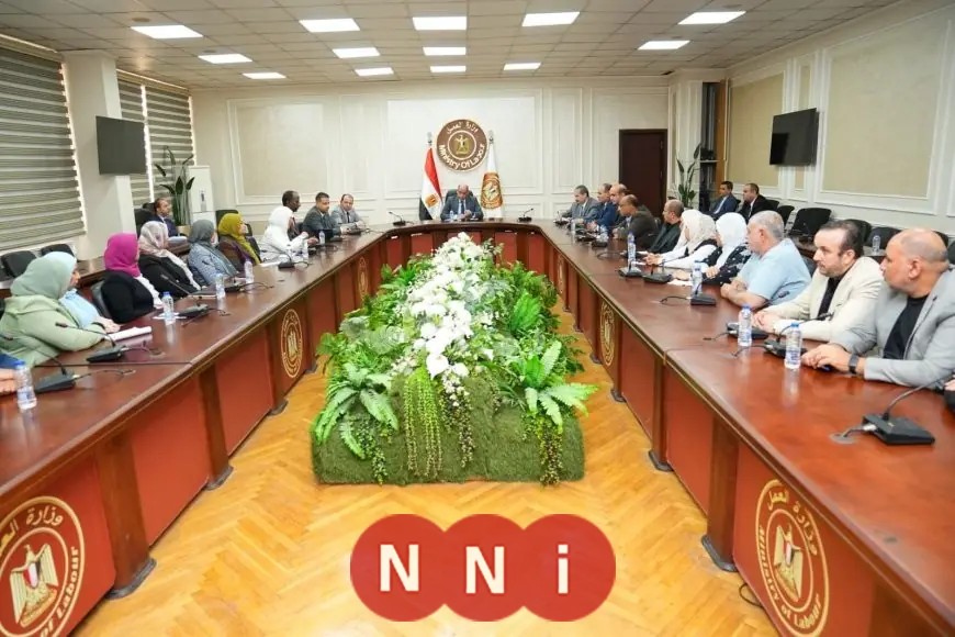 وزير العمل يعقد اجتماعاً هاماً مع قيادات مديريات القاهرة الكبرى لمتابعة سير العمل الفعّال