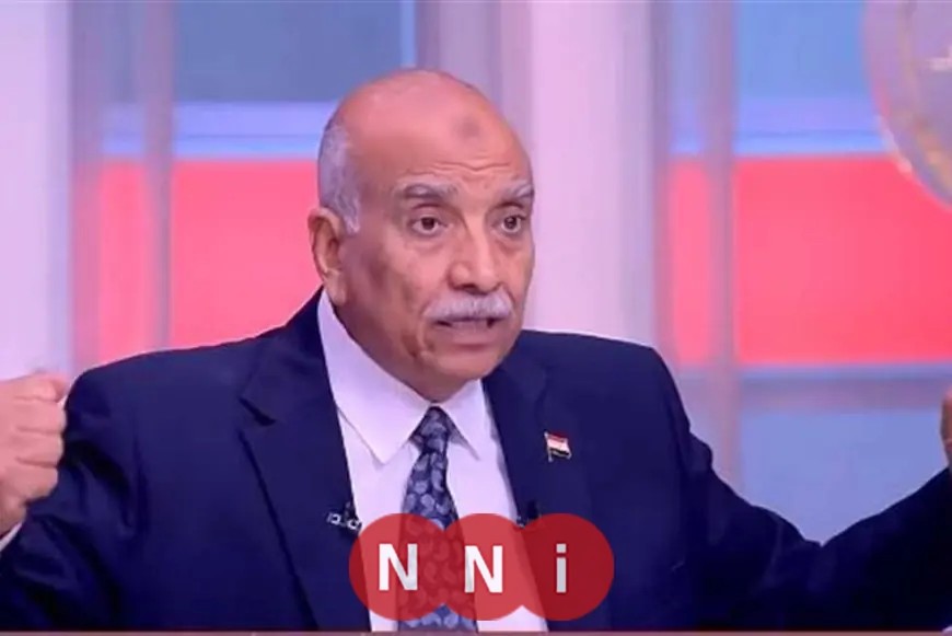 رئيس الاستطلاع السابق يكشف الحقيقة حول تهديد ترامب النووي لإيران