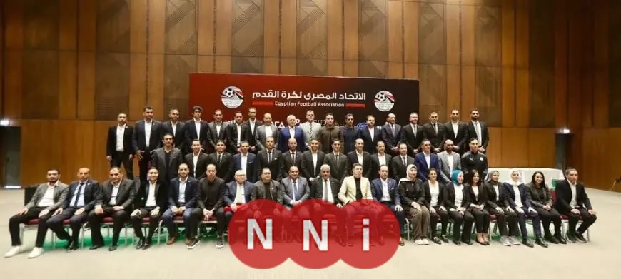 أبوريدة يمنح الحكام الشارة الدولية لتميزهم في التحكيم