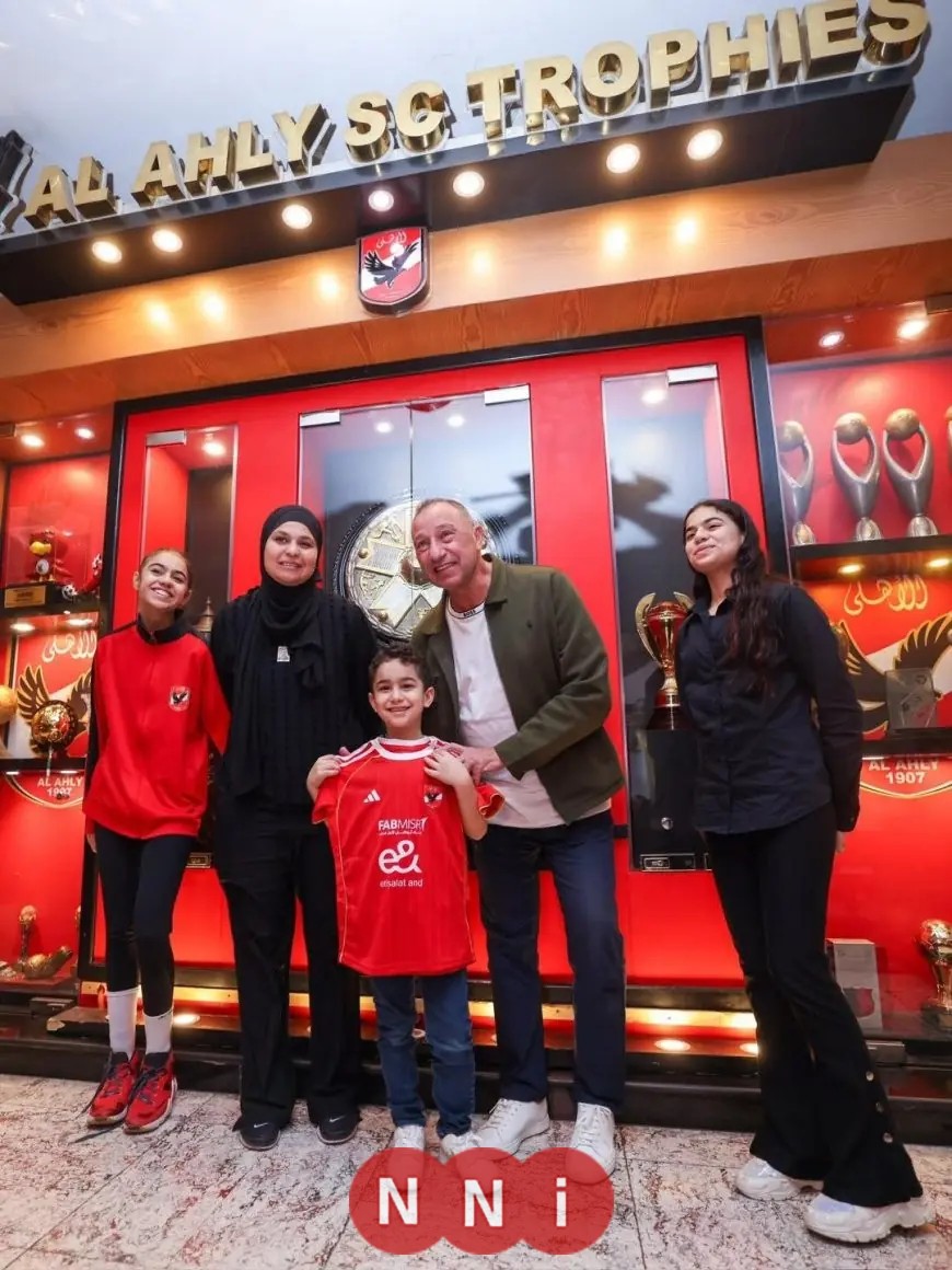 الخطيب يرحب بالطفل سليم أسامة وعائلته في نادي الأهلي