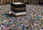 الحجاج يبدؤون طواف الإفاضة في المسجد الحرام بعد اكتمال رمي جمرة العقبة الأولى