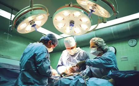 كل ما تحتاج معرفته عن جراحة دقيقة أنقذت طفلًا من مرض نادر منعه من الأكل والشرب