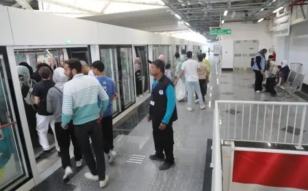 إقبال كبير من المواطنين على محطة المستشفى الجوي بمونوريل شرق النيل في اليوم الثاني للتشغيل الرسمي