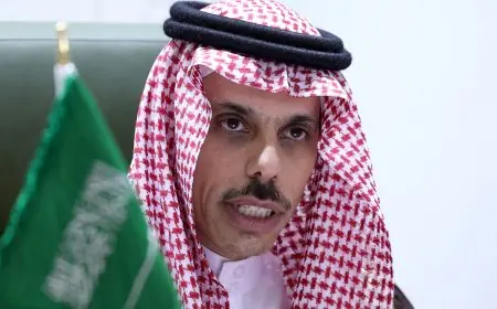 وزير الخارجية السعودي يشيد بالجهود الأمريكية لتعزيز الأمن في مضيق هرمز