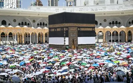 الحجاج المتعجلون يختتمون مناسكهم بأداء طواف الوداع بيسر واطمئنان