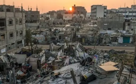 جيش الاحتلال يعترض صواريخ من لبنان ويشن غارات مكثفة على جنوب البلاد