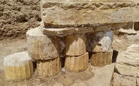اكتشاف أثري مذهل في مصر: خرطوش سنوسرت الثالث وجمال رأس تمثال أفروديت