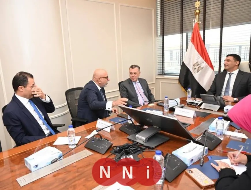 وزير الصناعة يتعاون مع بنك أبوظبي الأول مصر لتعزيز وتمويل المشروعات الصناعية