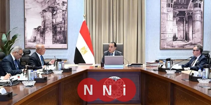 رئيس الوزراء يستعرض تقدم مشاريع الطرق الحيوية والإنجازات المحققة فيها