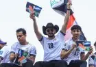 احتجاز أيمن حسين مهاجم العراق لمدة 7 ساعات في مطار شيكاغو يثير التساؤلات