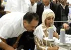مدبولي يسأل عاملة في مصنع ملابس عن رضاها عن الراتب و الفتاة تؤكد أن دخلها يلبي احتياجاتها