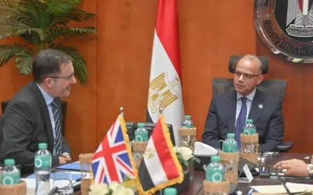 وزير الاستثمار يجتمع بالسفير البريطاني لتعزيز الشراكة الاقتصادية وتوسيع آفاق التعاون التجاري