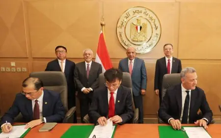 وزير الكهرباء يوقع اتفاقيات تاريخية لإنشاء محطتين لتخزين الطاقة بالبطاريات