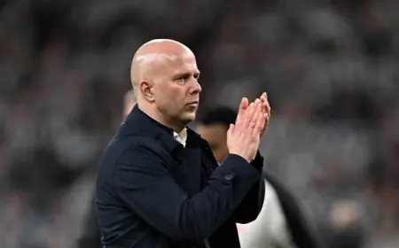 ميلان يحدد موقفه من سلوت ويقترب من تعيين مدرب جديد