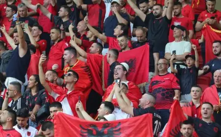 الجمهور الألباني يرحب بالمنتخب الإسرائيلي بالأحذية في المباراة الودية