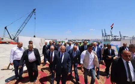 وزير النقل يتفقد مشروعات النقل واللوجستيات العملاقة في مينائي الإسكندرية والدخيلة خلال جولة موسعة