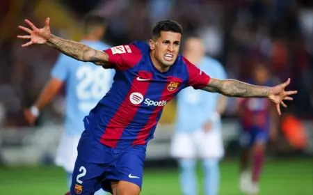 كانسيلو يسعى للبقاء مع برشلونة والهلال يقلل من مطالبه