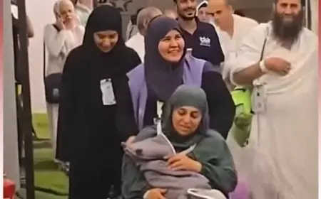 امرأة تلد طفلها خلال مناسك الحج تحت فرحة واحتفال الحجيج في عرفات