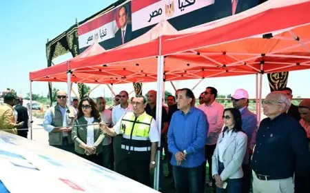 رئيس الوزراء يتفقد مواقع مشروع تطوير الطريق الدولي الساحلي لتحسين الكفاءة