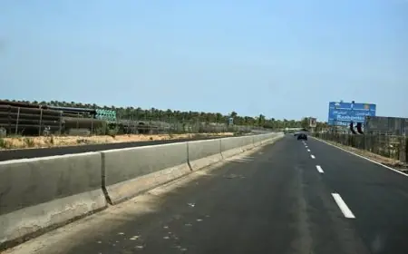 رئيس الوزراء يتابع تقدم تطوير مشروعي طريق الخدمات وطريق الشركات في اجتماع مهم