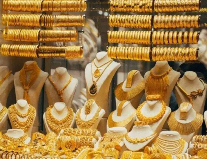 أسعار الذهب تستمر في الانخفاض مع نهاية تداولات مساء اليوم الجمعة