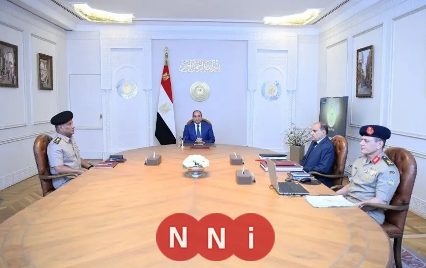 الرئيس السيسي يعقد اجتماعًا هامًا مع وزير الدفاع ومستشار التخطيط العمراني ورئيس عمليات القوات المسلحة
