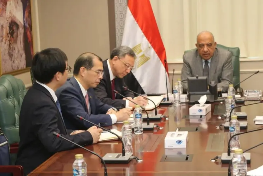 وزير الكهرباء يناقش تعزيز دمج الطاقة المتجددة وتطوير الشبكة القومية مع كبرى الشركات الصينية