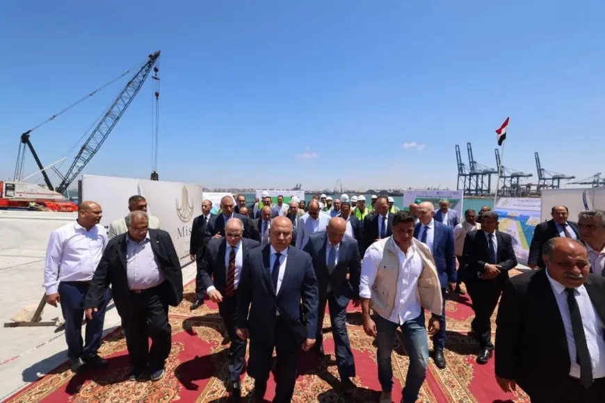 وزير النقل يتفقد مشروعات النقل واللوجستيات العملاقة في مينائي الإسكندرية والدخيلة خلال جولة موسعة