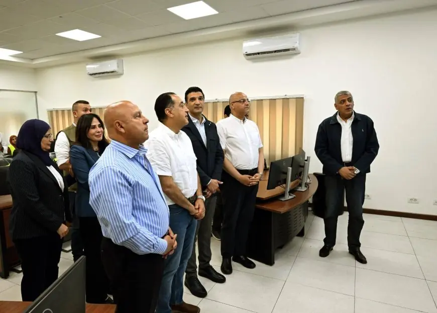 رئيس الوزراء يزور مركز التحكم بغرب الإسكندرية لتوزيع الكهرباء ويراقب الأداء والجاهزية