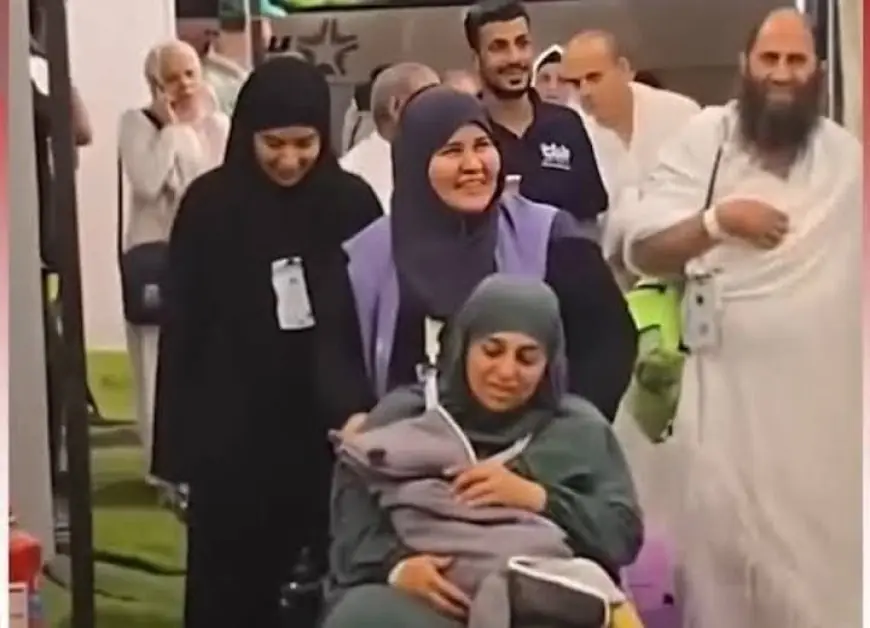 امرأة تلد طفلها خلال مناسك الحج تحت فرحة واحتفال الحجيج في عرفات
