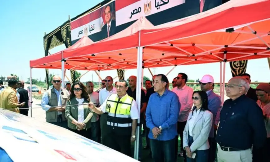 رئيس الوزراء يتفقد مواقع مشروع تطوير الطريق الدولي الساحلي لتحسين الكفاءة
