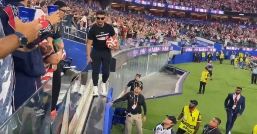 «المشجع الذي حاول اقتحام الملعب ولم ينجح».. لحظة طريفة في كأس العالم 2026