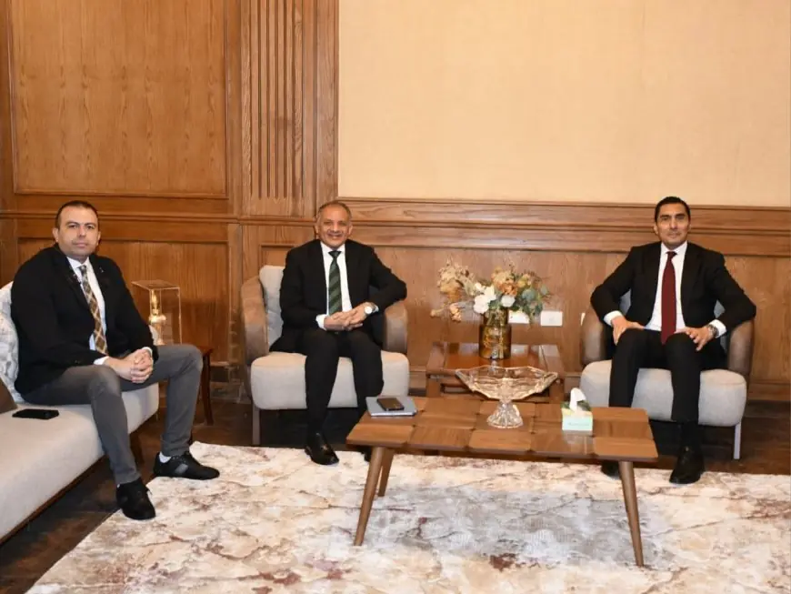 وزير الرياضة يجتمع برئيس مجلس إدارة الأهرام لتعزيز التعاون المشترك