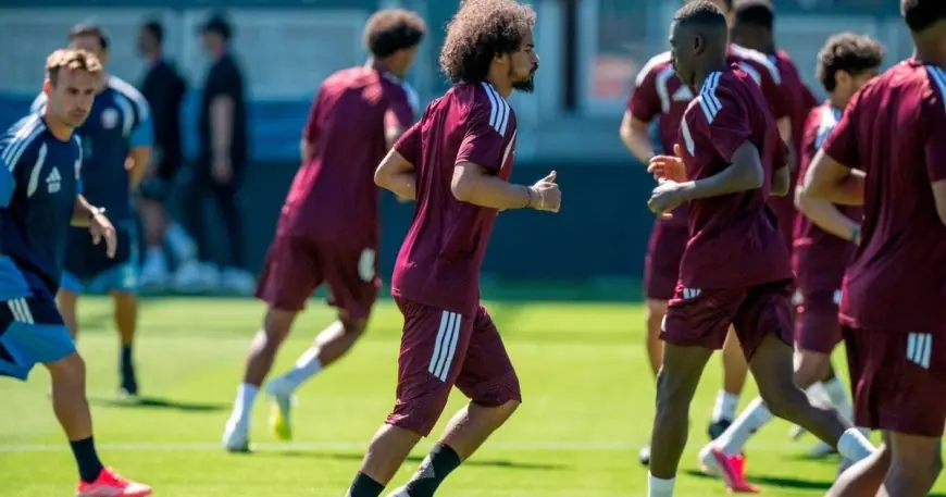أكرم عفيف يتصدر تشكيلة منتخب قطر ضد سويسرا في كأس العالم