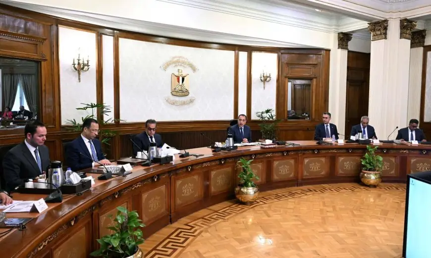 رئيس الوزراء يراجع تطوير نظام كارت الخدمات الحكومية الموحد وتحسين أدائه