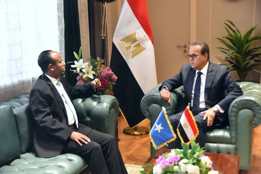 وزير الصحة يعزز التعاون الصحي مع نظيره الصومالي لتبادل الخبرات في المجالات الطبية