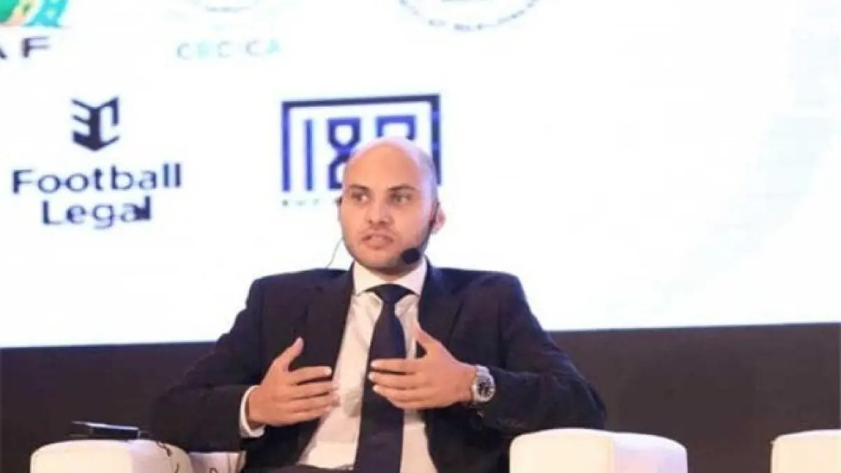 نصر عزام: الزمالك أنهى موضوع الرخصة الأفريقية.. والشفافية في العقود تحمي الأندية من العقوبات