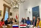 وزيرة الثقافة تناقش تنظيم معارض فن تشكيلي في متحف بوشكين الروسي