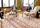 وزير الطيران يناقش تعزيز التعاون الجوي مع سفير بلغاريا