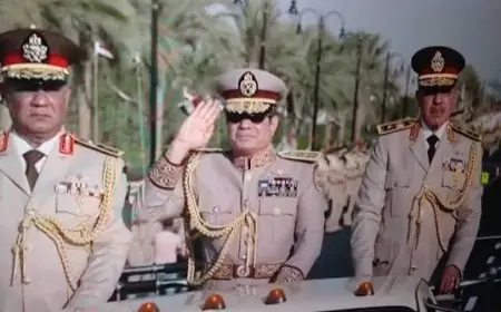 أحمد موسى: الزي العسكري للرئيس السيسي يثير الشوق ويظهر في لحظات حاسمة