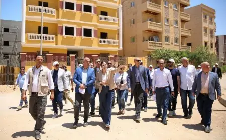 وزيرة الإسكان تواصل التفاعل المباشر مع سكان الحي المتميز ببدر وتصدر توجيهاتها بحل سريع للمشكلات