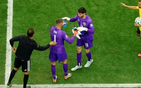 حارس أستراليا يرفض تحميل المدرب مسؤولية استبداله في مواجهة مصر
