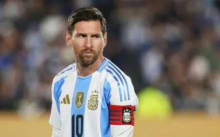 ميسي يعبر برسالة مؤثرة لزملائه قبل لقاء مصر: بفضلكم أعيش حلم كأس العالم