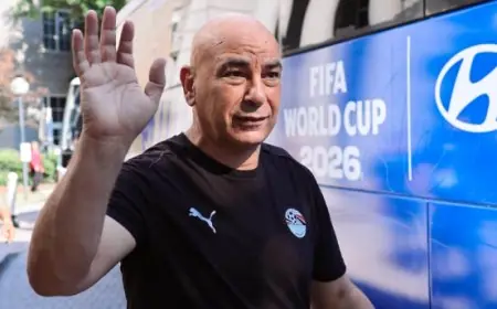 منتخب مصر يستعد لمواجهة الأرجنتين في كأس العالم بتحركه نحو الملعب المرتقب