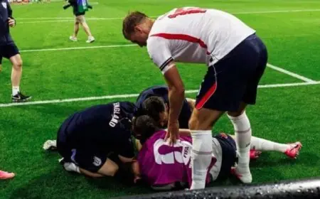 «كسر كامل ونقل بالأكسجين».. والد هندرسون يكشف عن تفاصيل إصابته بعد احتفالات إنجلترا في كأس العالم «فيديو»