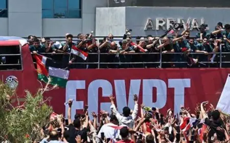 منتخب مصر يستقبل بالأبطال في العلمين ويجذب اهتمام وسائل الإعلام العالمية