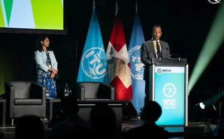 وزير الاتصالات المصري يعرض تفاصيل تقرير رئاسة مصر لمنتدى القمة العالمية لمجتمع المعلومات في جنيف